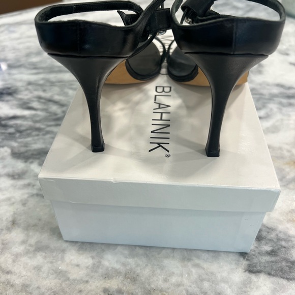 Manolo Blahnik Trampa in kid black - Picture 5 of 6
